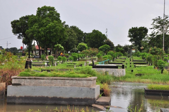 Makam bertingkat di TPU Tanah Kusir