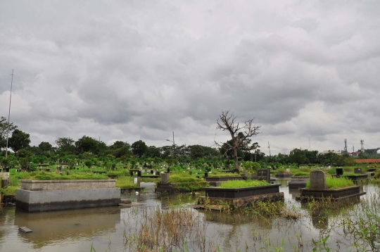 Makam bertingkat di TPU Tanah Kusir