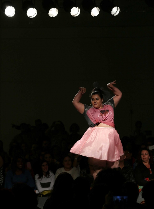 Aksi model-model tambun di Fashion Weekend Plus Size