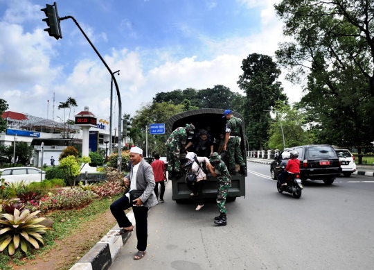 Aksi heroik TNI AD di tengah mogok massal angkot Bogor