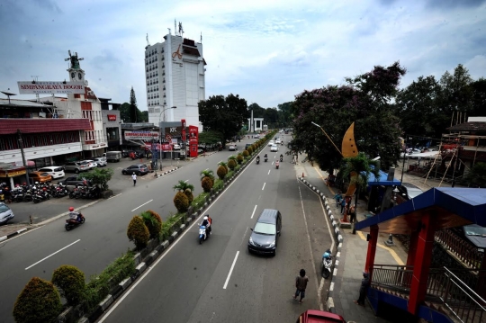 Menikmati kelengangan lalu lintas di kota seribu angkot