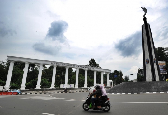 Menikmati kelengangan lalu lintas di kota seribu angkot