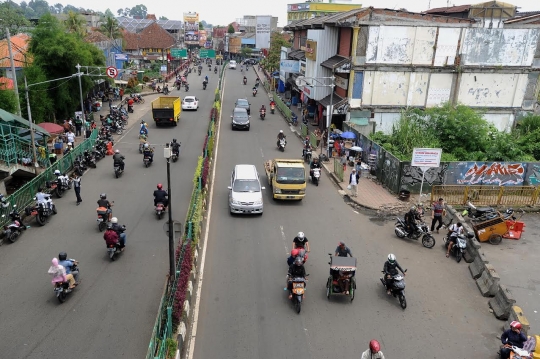 Menikmati kelengangan lalu lintas di kota seribu angkot