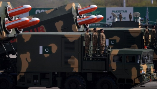 Sangarnya parade kendaraan tempur militer Pakistan