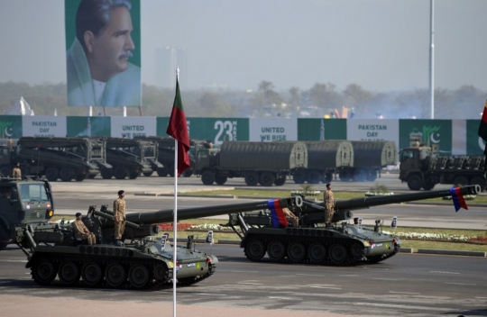 Sangarnya parade kendaraan tempur militer Pakistan