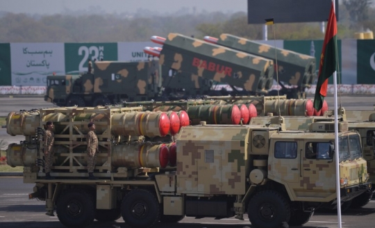 Sangarnya parade kendaraan tempur militer Pakistan