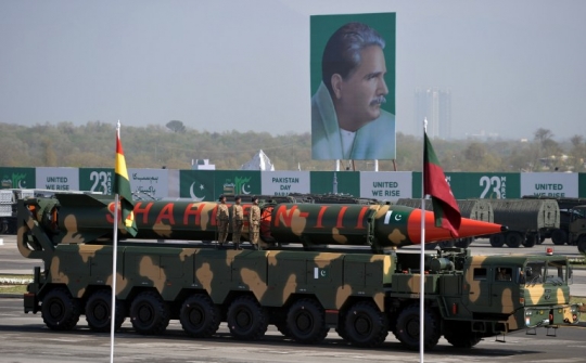 Sangarnya parade kendaraan tempur militer Pakistan