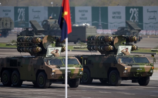 Sangarnya parade kendaraan tempur militer Pakistan