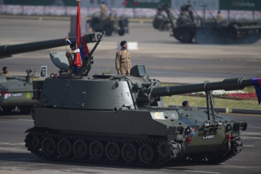 Sangarnya parade kendaraan tempur militer Pakistan
