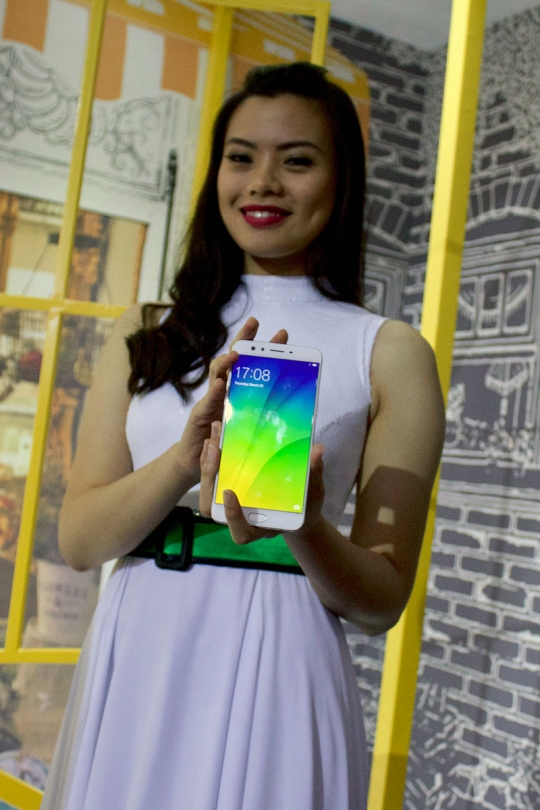 Deretan model cantik meriahkan peluncuran Oppo F3 Plus