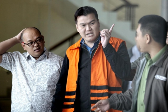Ekspresi Andi Narogong usai resmi ditahan KPK terkait korupsi E-KTP