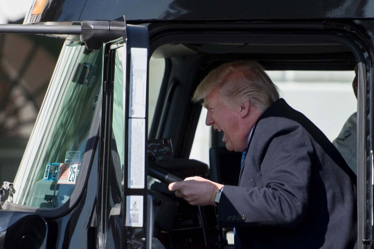 Ketika Donald Trump jadi sopir truk