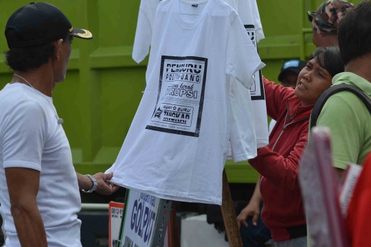 Sosialisasi tolak politik uang lewat kaos