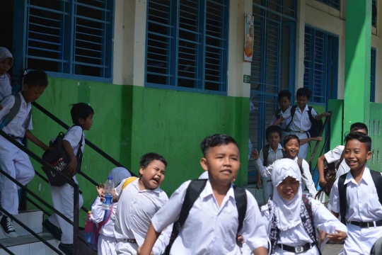 Antusias siswa SD di Jakarta Utara ikuti simulasi penanganan bencana