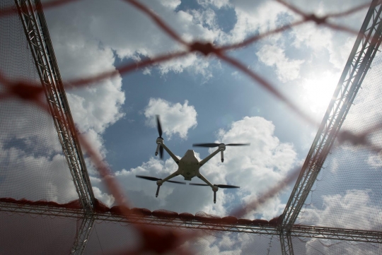 Optimus, robot drone pertama di dunia tanpa kendali manusia