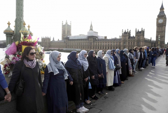 Aksi simpatik wanita muslim di London untuk korban teror