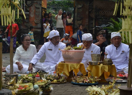 Kekhusyukan umat Hindu dalam ritual Tawur Agung Kesanga