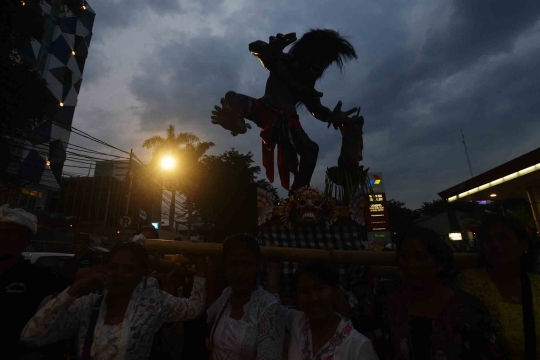 Semarak pawai ogoh-ogoh jelang Nyepi di Gambir