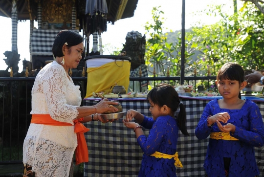 Melihat Perayaan Nyepi di pura Gunung Salak