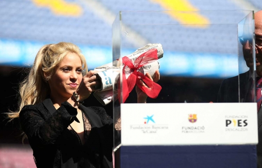 Pesona Shakira hadiri acara amal bersama Barcelona di Camp Nou