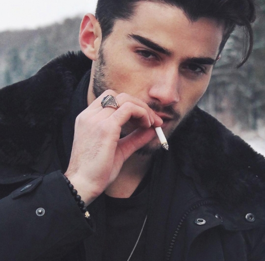 Ini Flamur Ukshini, kembaran Zayn Malik dari Kosovo