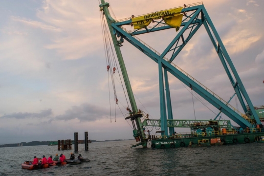 Aktivis Greenpeace tolak PLTU di perairan Roban Timur, Batang