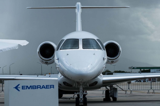 Melihat mewahnya interior jet pribadi Embraer Legacy 500