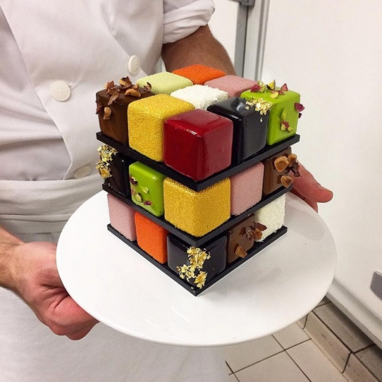 Warna-warni cantik cake rubik meriahkan Instagram