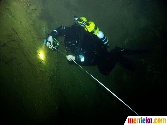 Foto : Menelusuri Hranice Abyss, gua bawah air terdalam di 