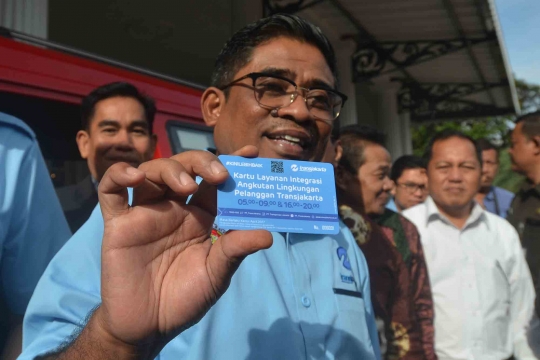Penumpang setia Transjakarta kini bisa naik angkot KWK gratis