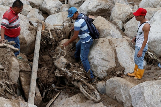 Pencarian ratusan warga Kolombia tertimbun tanah longsor