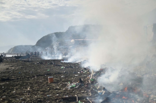 Begini joroknya pantai di Haiti yang penuh sampah