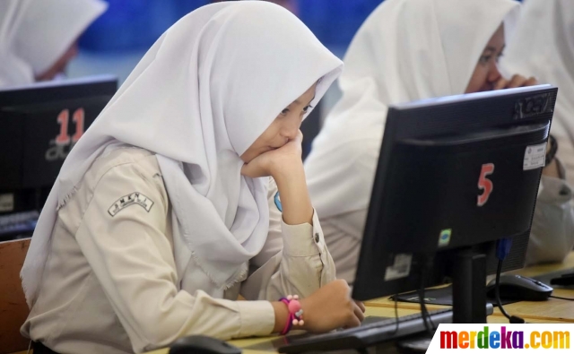 Foto Keseriusan siswa SMK  1 Serpong laksanakan UNBK 