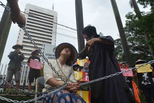 Tolak pabrik semen Kendeng, aktivis geruduk Kementerian BUMN