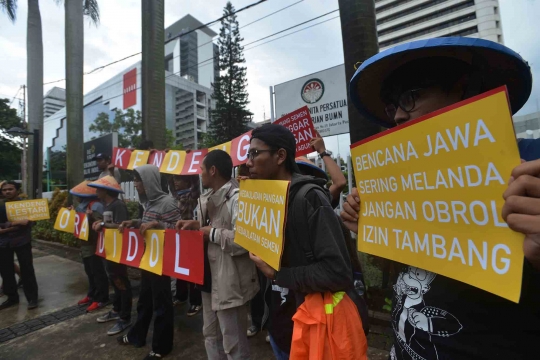 Tolak pabrik semen Kendeng, aktivis geruduk Kementerian BUMN