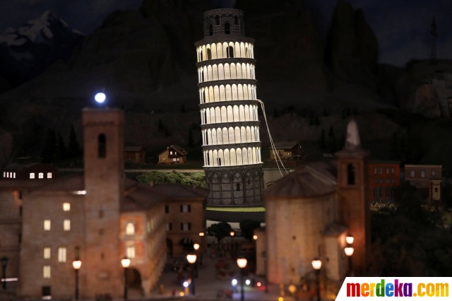 Foto : Intip pembuatan miniatur dunia seluas 15.000 meter 