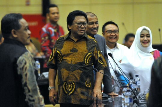 Ekspresi Oesman Sapta saat terpilih sebagai Ketua DPD RI