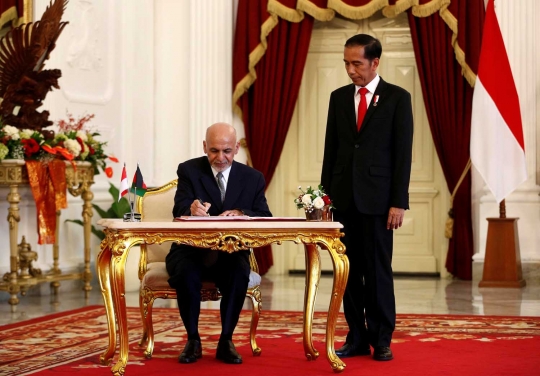Keakraban Jokowi sambut kunjungan bersejarah Presiden Afghanistan