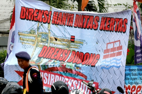 Aksi ribuan buruh JICT segel ruang direksi