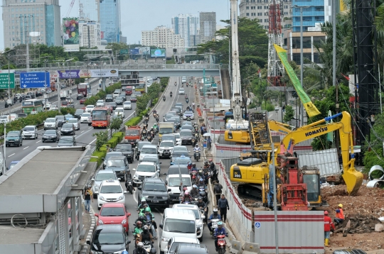 Proyek LRT perparah kemacetan di sepanjang Jalan MT Haryono