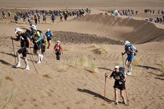 Ekstremnya kejuaraan maraton lintasi keganasan Gurun Sahara