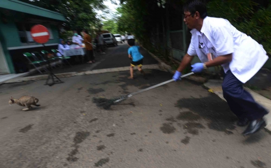 Antisipasi rabies, hewan peliharaan warga Pulogebang divaksin