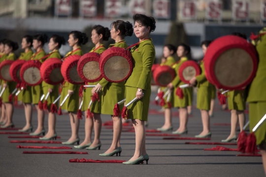 Intip persiapan penari cantik Korut jelang parade HUT Kim Il Sung