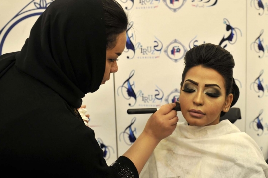 Glamor sosialita Arab Saudi hadiri pameran pernikahan