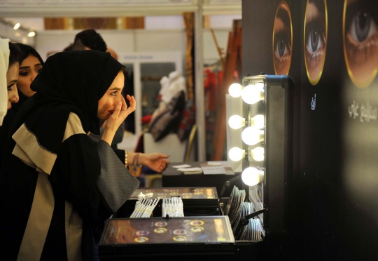 Glamor sosialita Arab Saudi hadiri pameran pernikahan