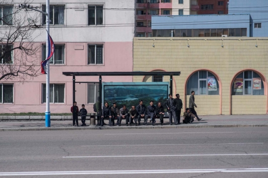 Penampakan lalu lintas di Korea Utara bebas kendaraan pribadi