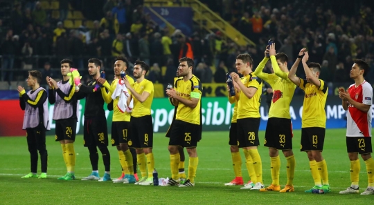 Wajah lesu pemain Borussia Dortmund usai dikalahkan AS Monaco