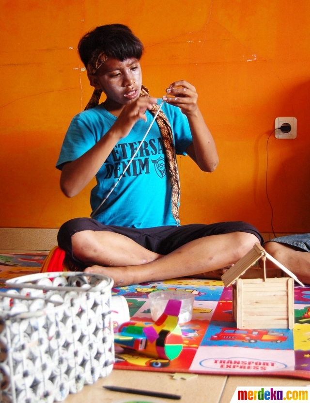 Foto Semangat anak jalanan belajar kreatif di Rumah 