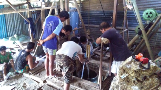 Momen haru evakuasi 13 pekerja tambang terjebak longsor di Minahasa