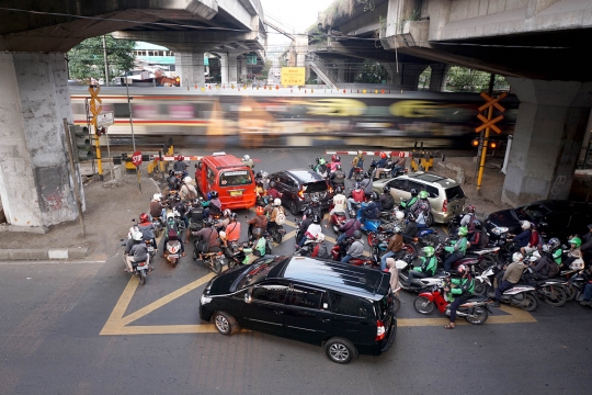 Perlintasan KA yang jadi biang macet di Tanjung Barat akan ditutup